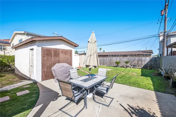 a house view with a outdoor space