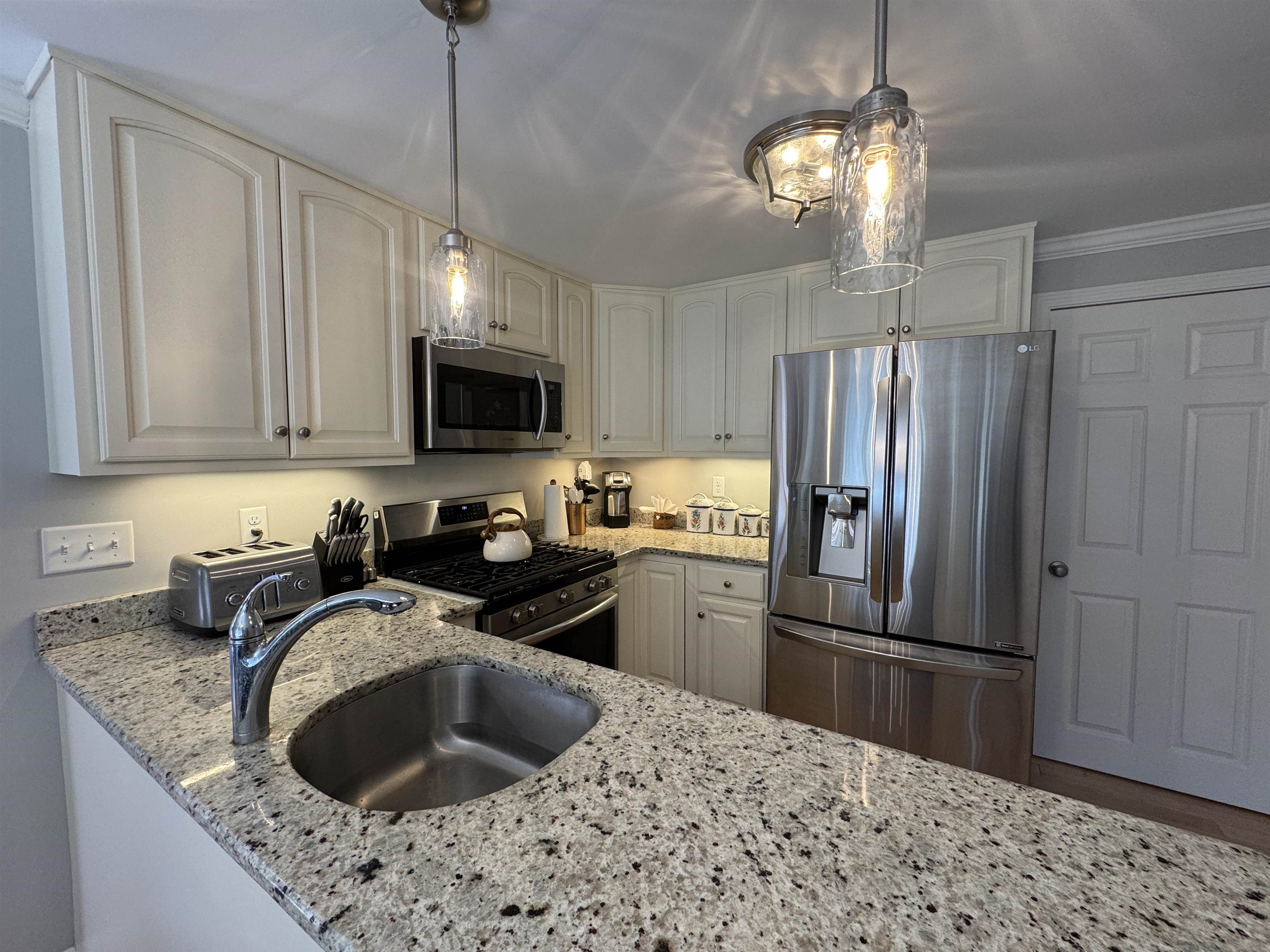 2 Bass Street, Unit H Newmarket, NH 03857 - Photo 5 of 37