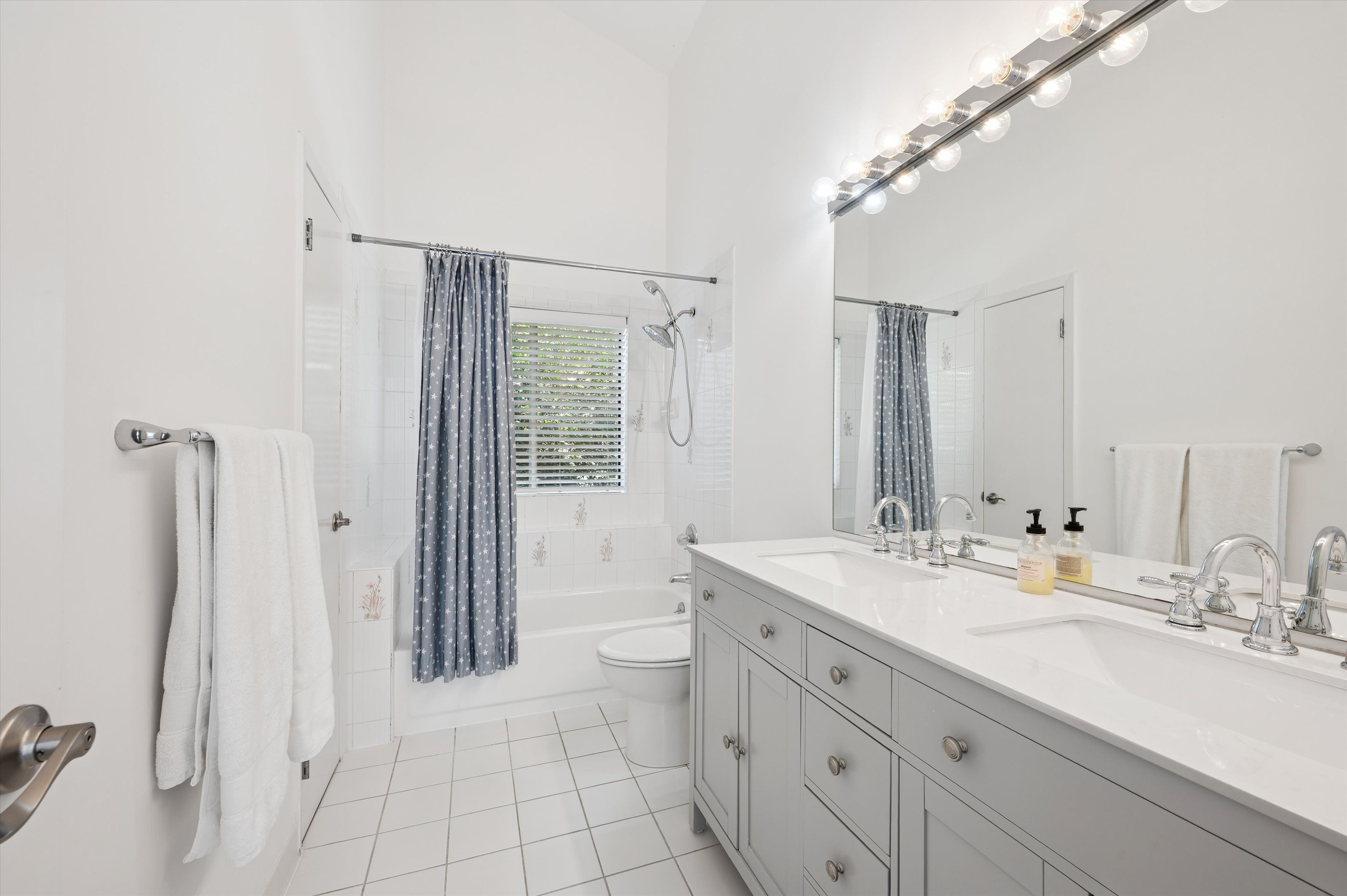 14 Livery Lane East Hampton, NY 11937 - Photo 18 of 33