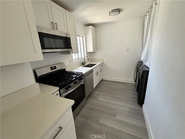 $2,300 | 769 Loma Avenue, Long Beach, CA 90804