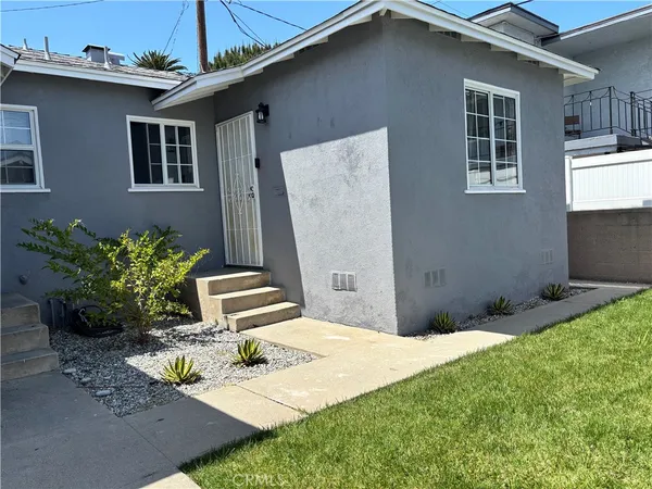$2,300 | 769 Loma Avenue, Long Beach, CA 90804