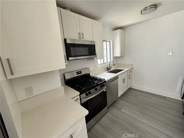 $2,300 | 769 Loma Avenue, Long Beach, CA 90804