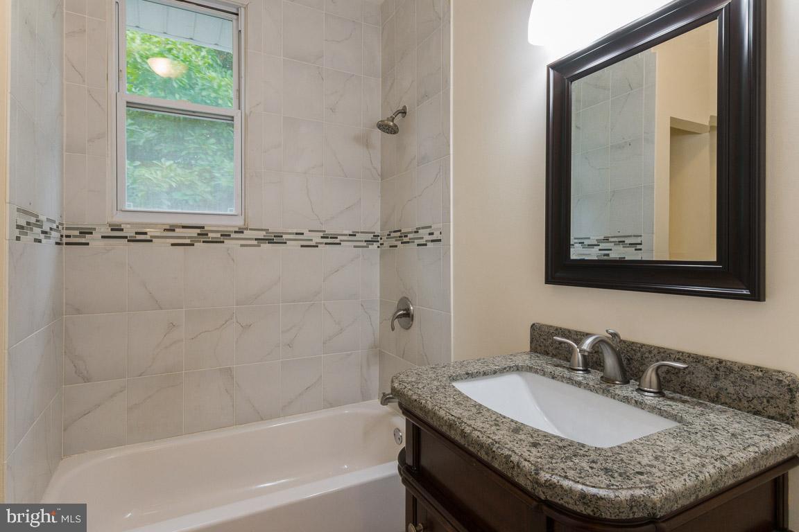 4518 Wakefield Road Baltimore, MD 21216 - Photo 18 of 20 FULL BATH