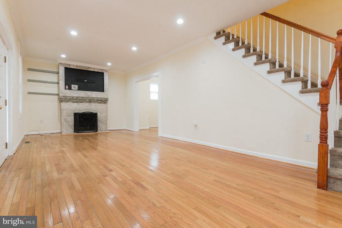 4518 Wakefield Road Baltimore, MD 21216 - Photo 3 of 20 LIVING ROOM