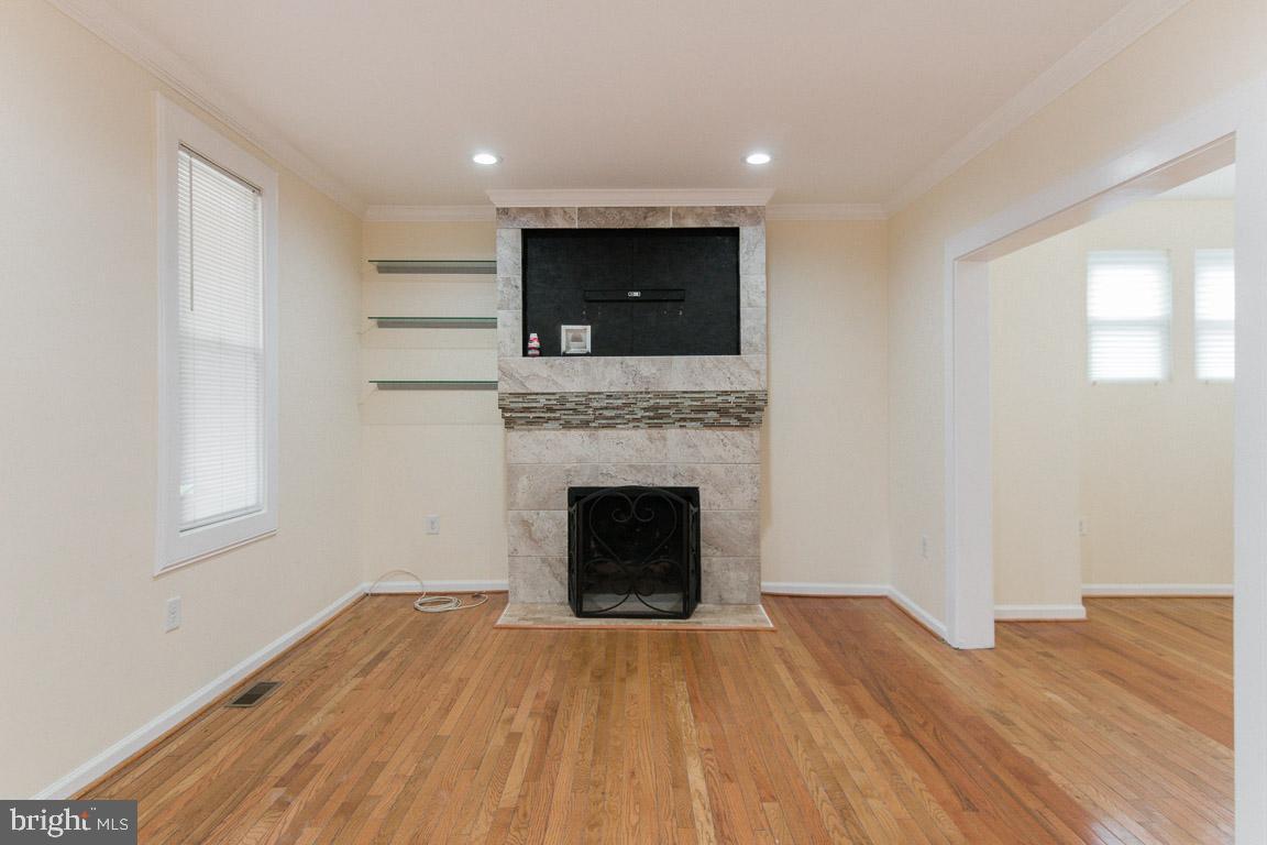 4518 Wakefield Road Baltimore, MD 21216 - Photo 4 of 20 FIREPLACE