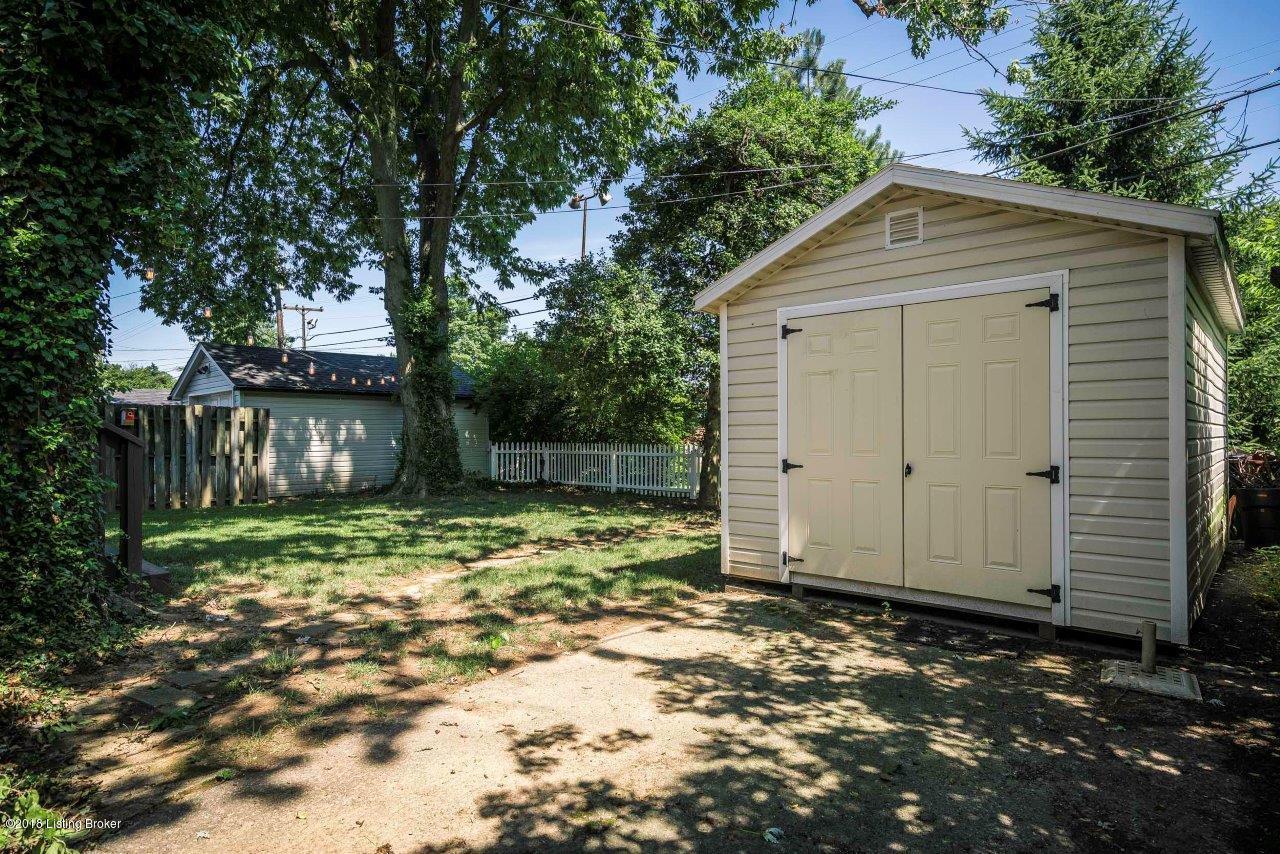 4208 Winchester Road Louisville, KY 40207 - Photo 33 of 37 Very Nice Storage Shed!!
