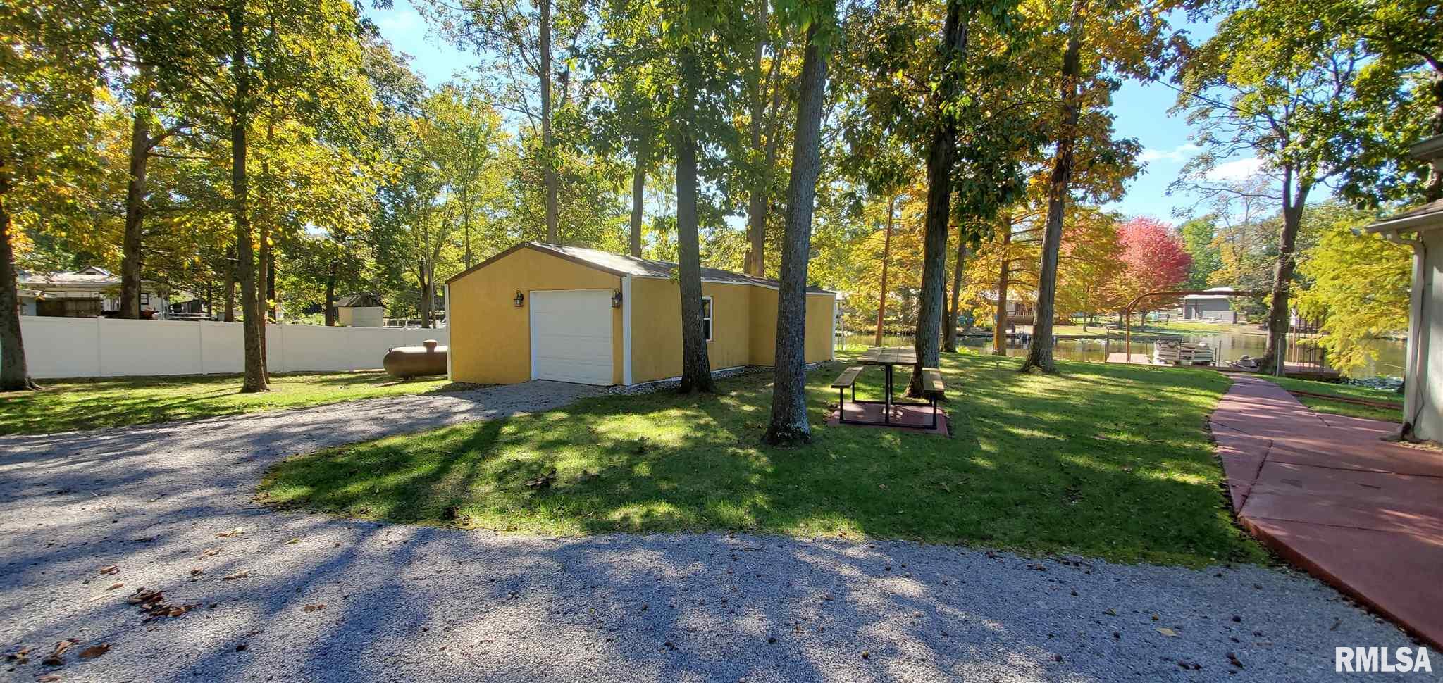 8246 Presidential Road Du Quoin, IL 62832 - Photo 10 of 28