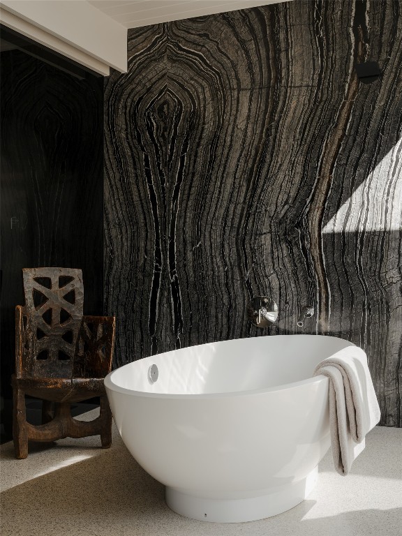 1272 East Verbena Drive Palm Springs, CA 92262 - Photo 38 of 40 a view of a bathtub in a room