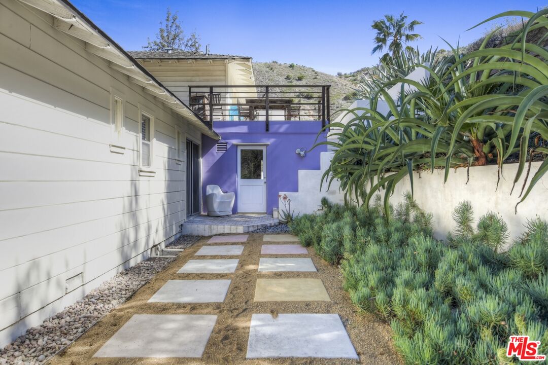 9609 Wornom Avenue Sunland, CA 91040 - Photo 38 of 52 a backyard of a house with lots of green space