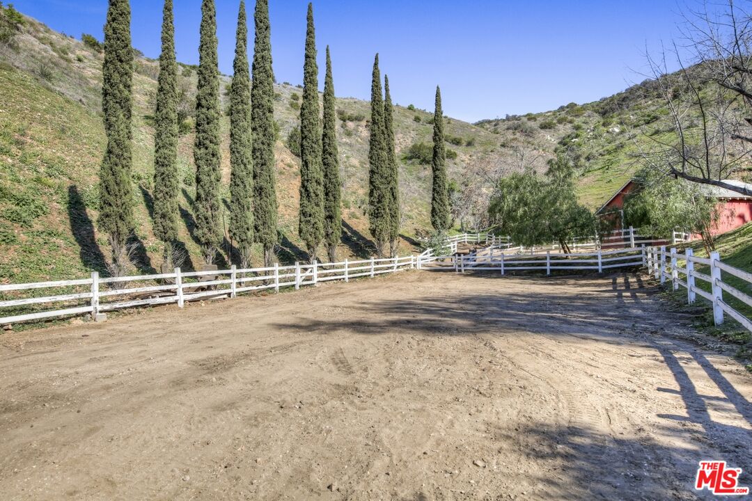 9609 Wornom Avenue Sunland, CA 91040 - Photo 40 of 52 a view of a backyard of the house