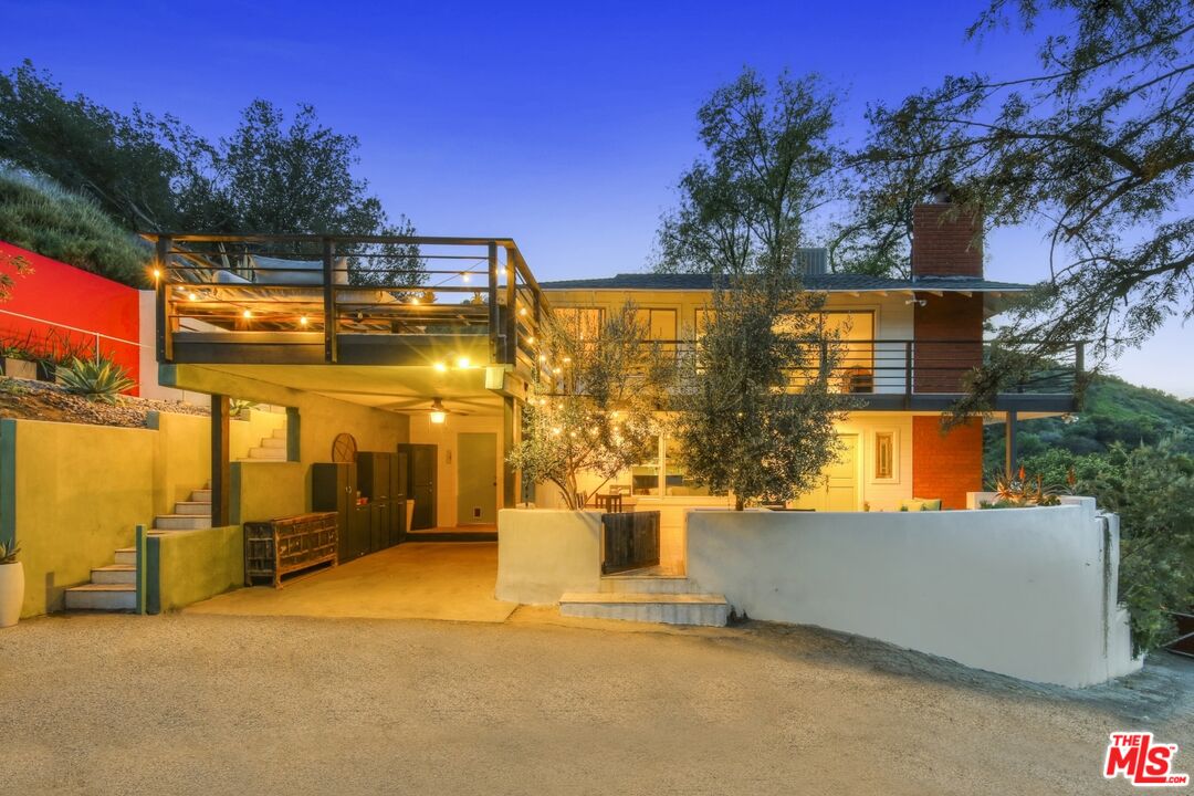 9609 Wornom Avenue Sunland, CA 91040 - Photo 43 of 52 a view of a basket ball court