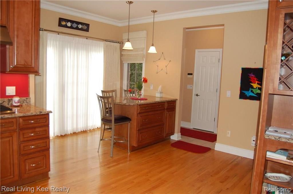 305 Taylor Avenue Rochester, MI 48307 - Photo 11 of 54