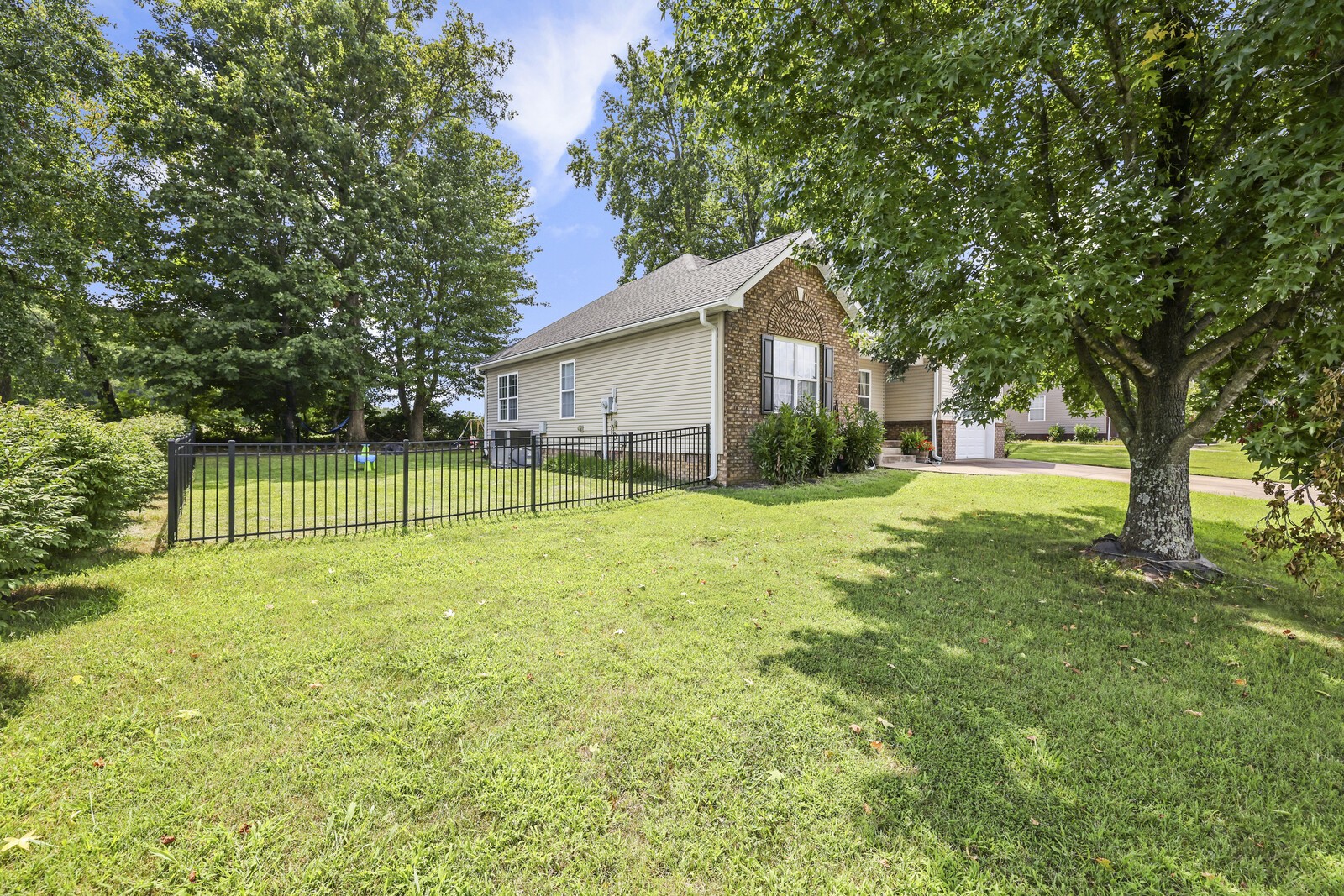 602 Arabian Lane Springfield, TN 37172 - Photo 3 of 36 Gallery Image 3