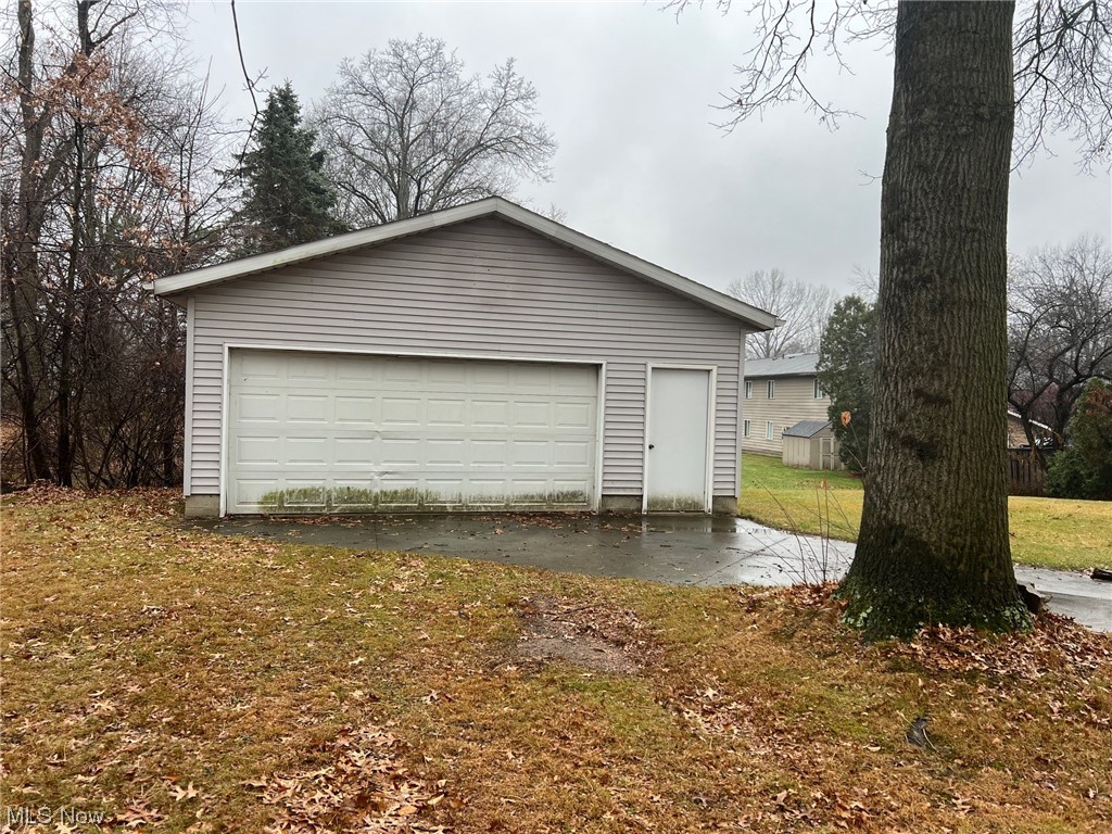 2900 Mogadore Road Akron, OH 44312 - Photo 27 of 34 View of garage