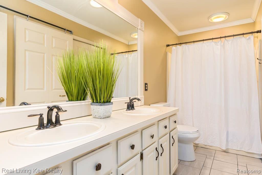 2362 Pleasant View Drive Rochester, MI 48306 - Photo 24 of 35 2362 Pleasant View Dr-27.jpg