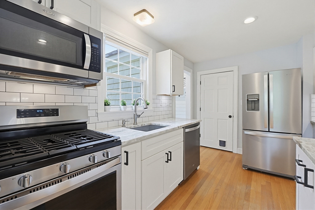 424 Dedham Street Wrentham, MA 02093 - Photo 10 of 40