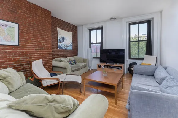 $5,200 | 1662 Washington Street, Unit 4, Boston, MA 02118