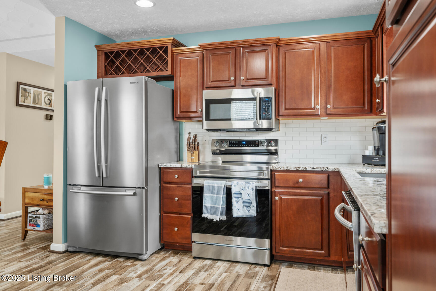 411 Madison Rae Boulevard Shepherdsville, KY 40165 - Photo 7 of 24 Kitchen