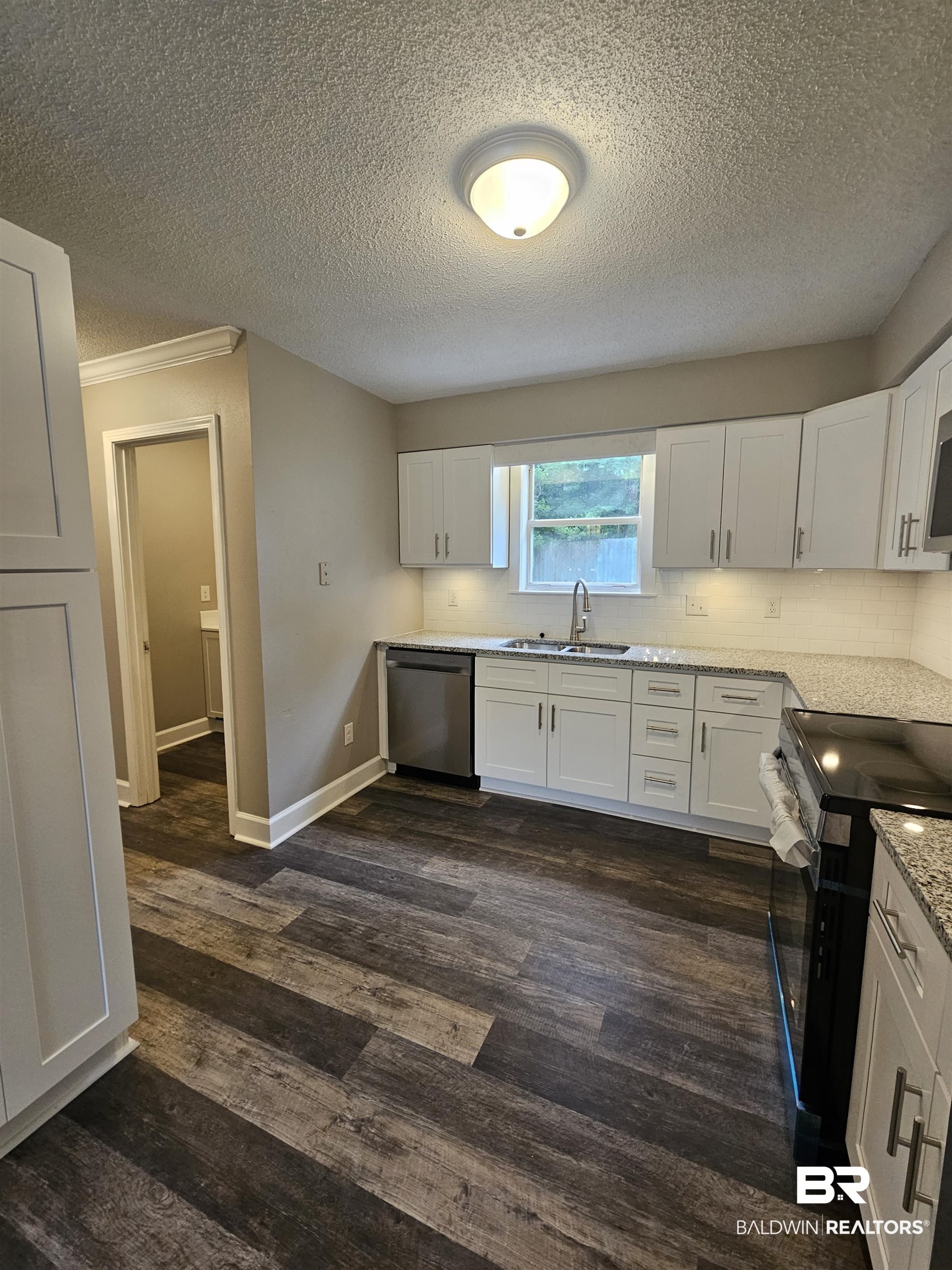 343 Ridgewood Drive Daphne, AL 36526 - Photo 2 of 26 Kitchen