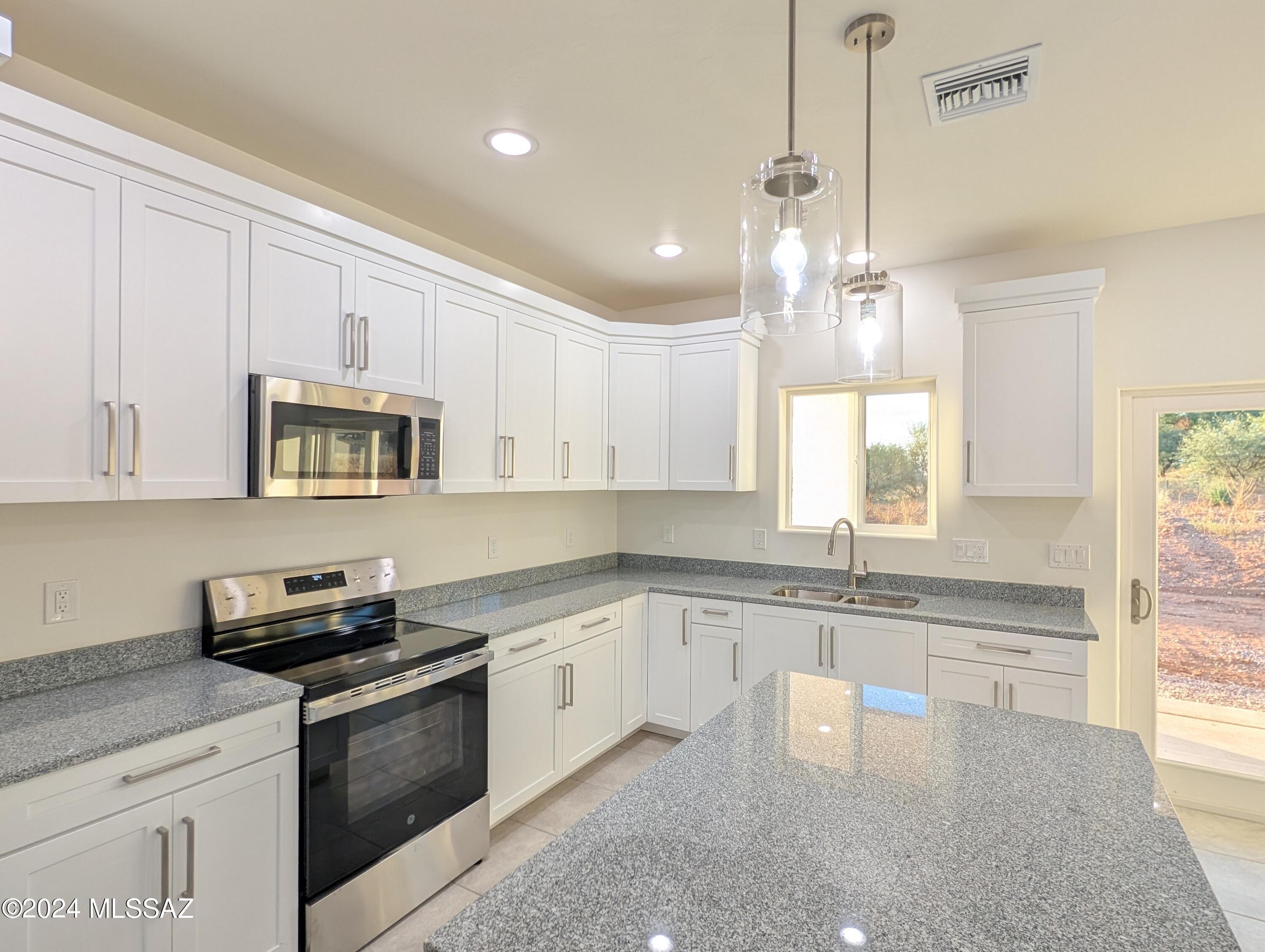 212 Vara Court Rio Rico, AZ 85648 - Photo 10 of 27