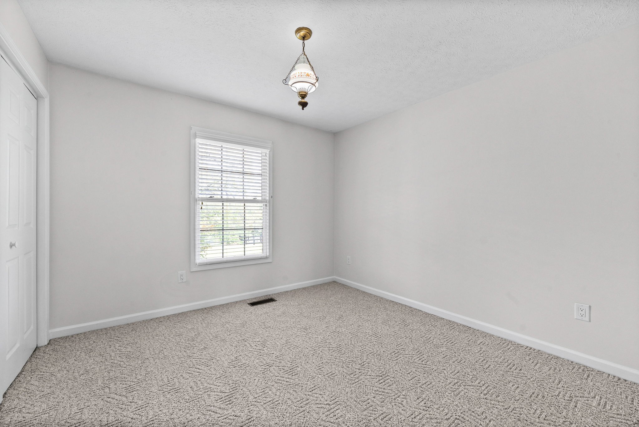 5005 Harmony Grove Road Hopkinsville, KY 42240 - Photo 18 of 41 an empty room with windows