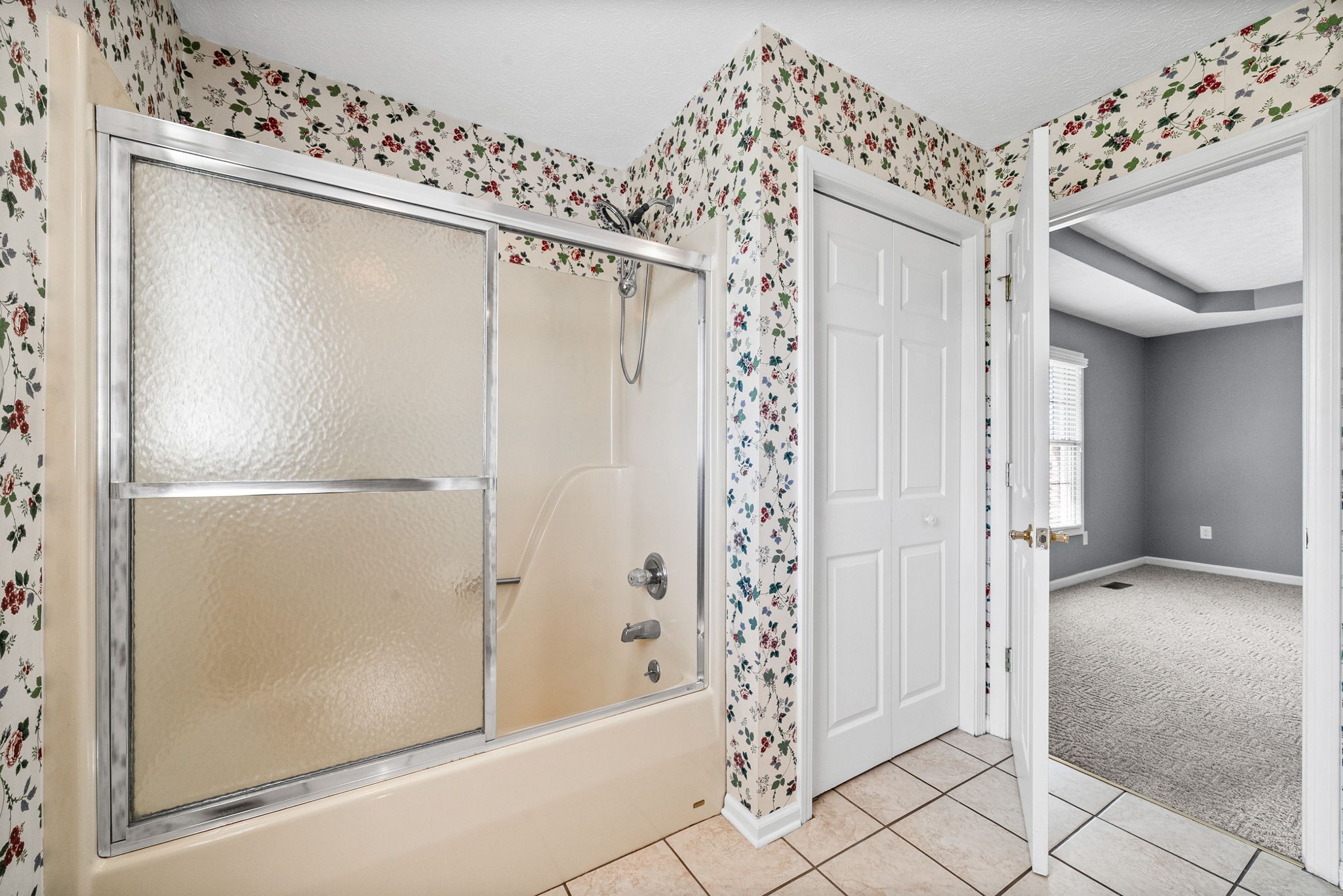 5005 Harmony Grove Road Hopkinsville, KY 42240 - Photo 31 of 41 a bathroom with a shower