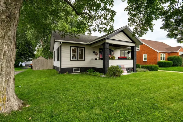 $195,000 | 307 West Cleveland Street, Heyworth, IL 61745