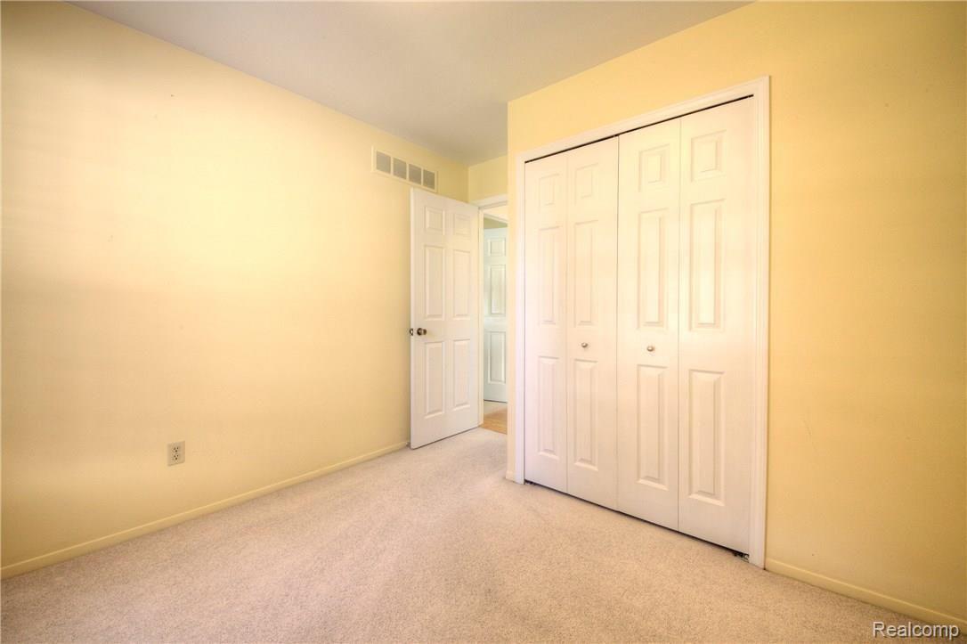 24685 Jamestowne Road Novi, MI 48375 - Photo 21 of 39 930A4492_3_4.jpg