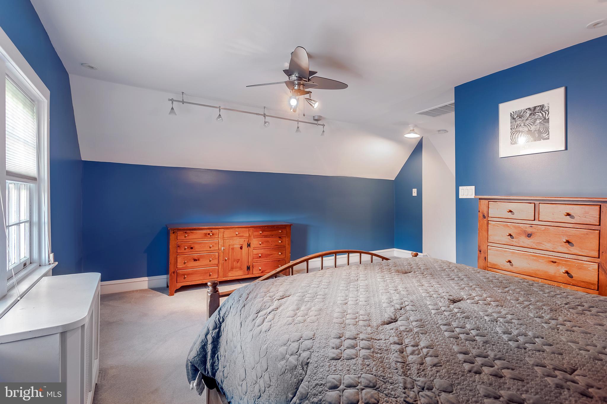548 Manor Road Wynnewood, PA 19096 - Photo 34 of 45 3rd floor extra large bedroom