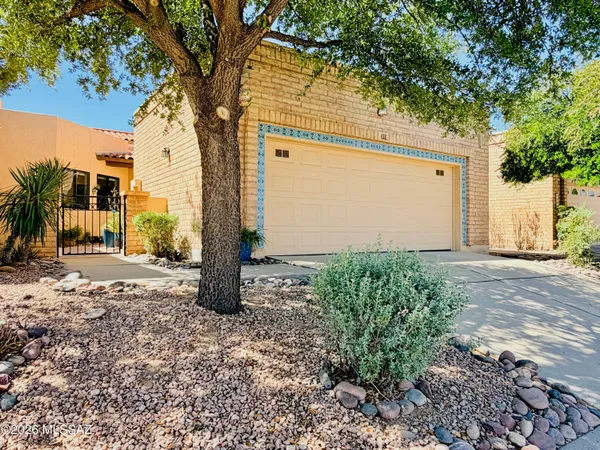 $3,800 | 272 East Southern Pines Drive, Tucson, AZ 85737