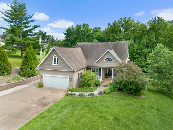 $569,000 | 662 Lakewood Drive, Grayson, KY 41143