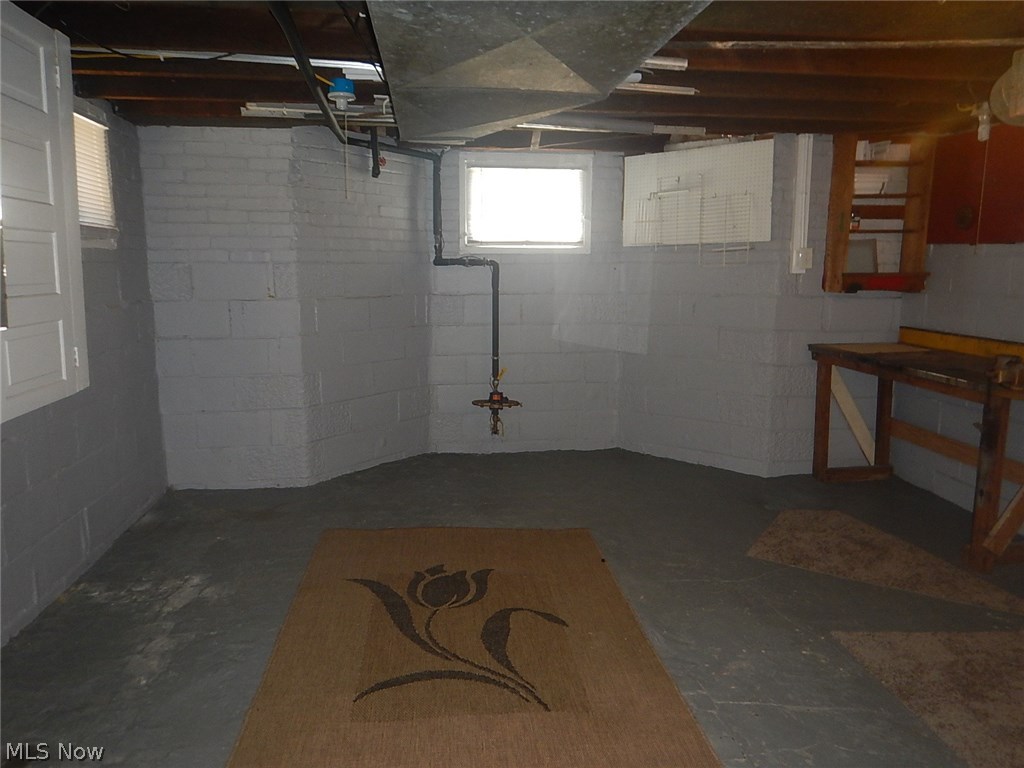 702 Fulton Road Northwest Canton, OH 44703 - Photo 33 of 34