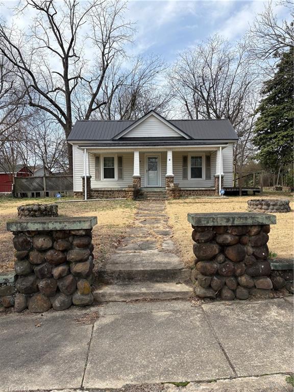 1104 Barnes Street Reidsville, NC 27320 - Photo 1 of 42