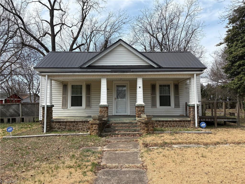 1104 Barnes Street Reidsville, NC 27320 - Photo 2 of 42