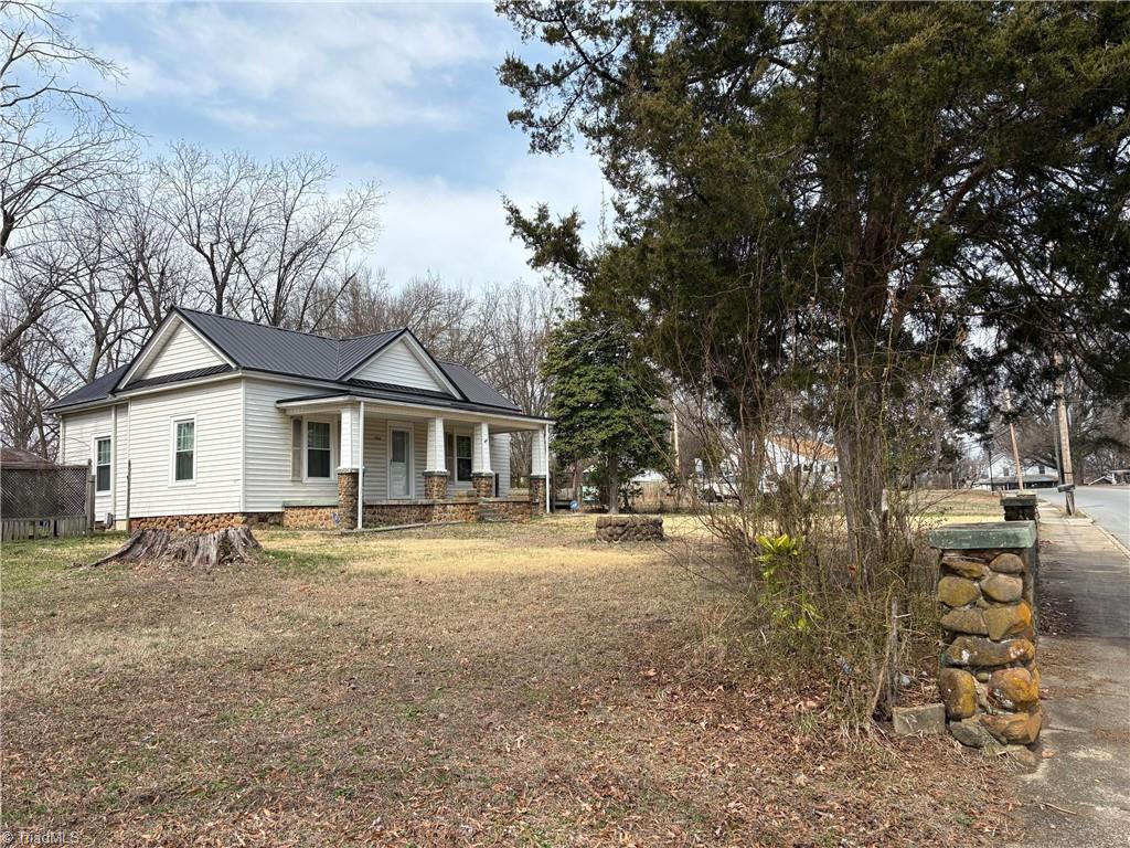 1104 Barnes Street Reidsville, NC 27320 - Photo 4 of 42