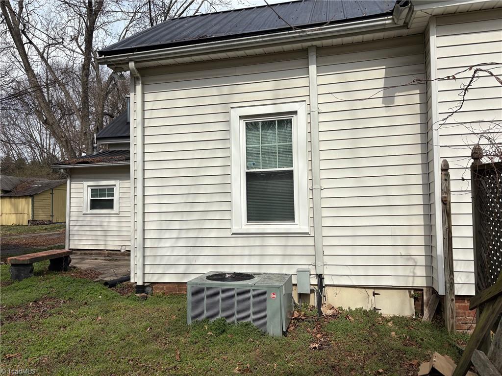 1104 Barnes Street Reidsville, NC 27320 - Photo 7 of 42