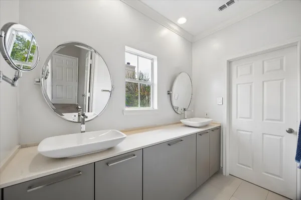 $829,000 | 3812 West Alabama Street, Unit D, Houston, TX 77027