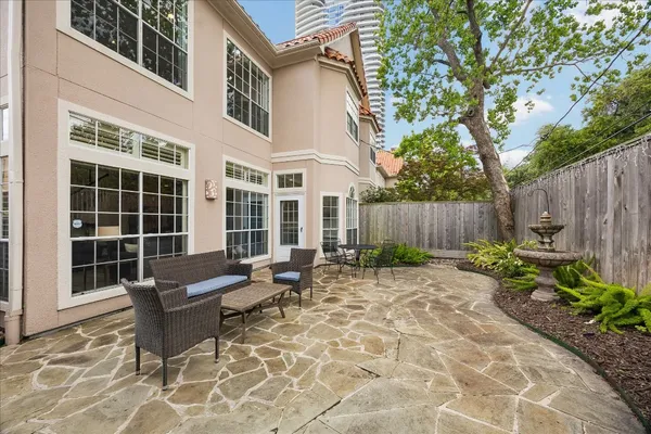 $829,000 | 3812 West Alabama Street, Unit D, Houston, TX 77027
