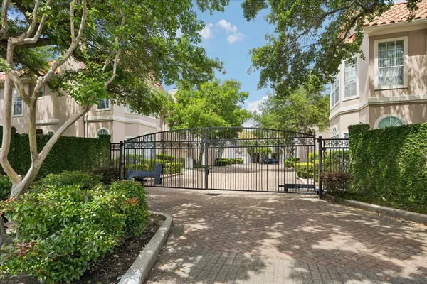 $829,000 | 3812 West Alabama Street, Unit D, Houston, TX 77027