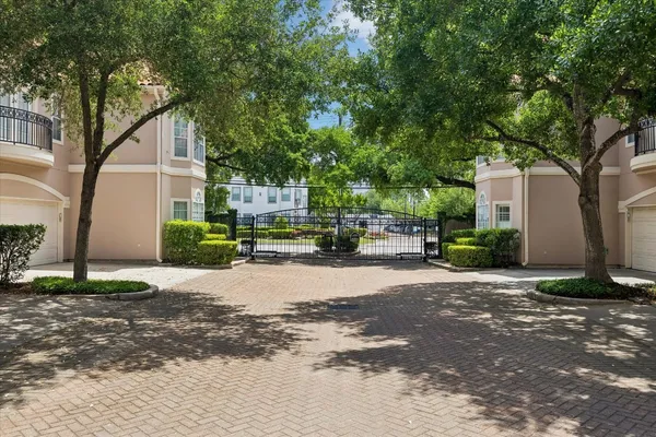 $829,000 | 3812 West Alabama Street, Unit D, Houston, TX 77027