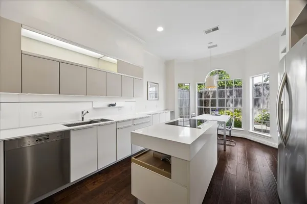 $829,000 | 3812 West Alabama Street, Unit D, Houston, TX 77027