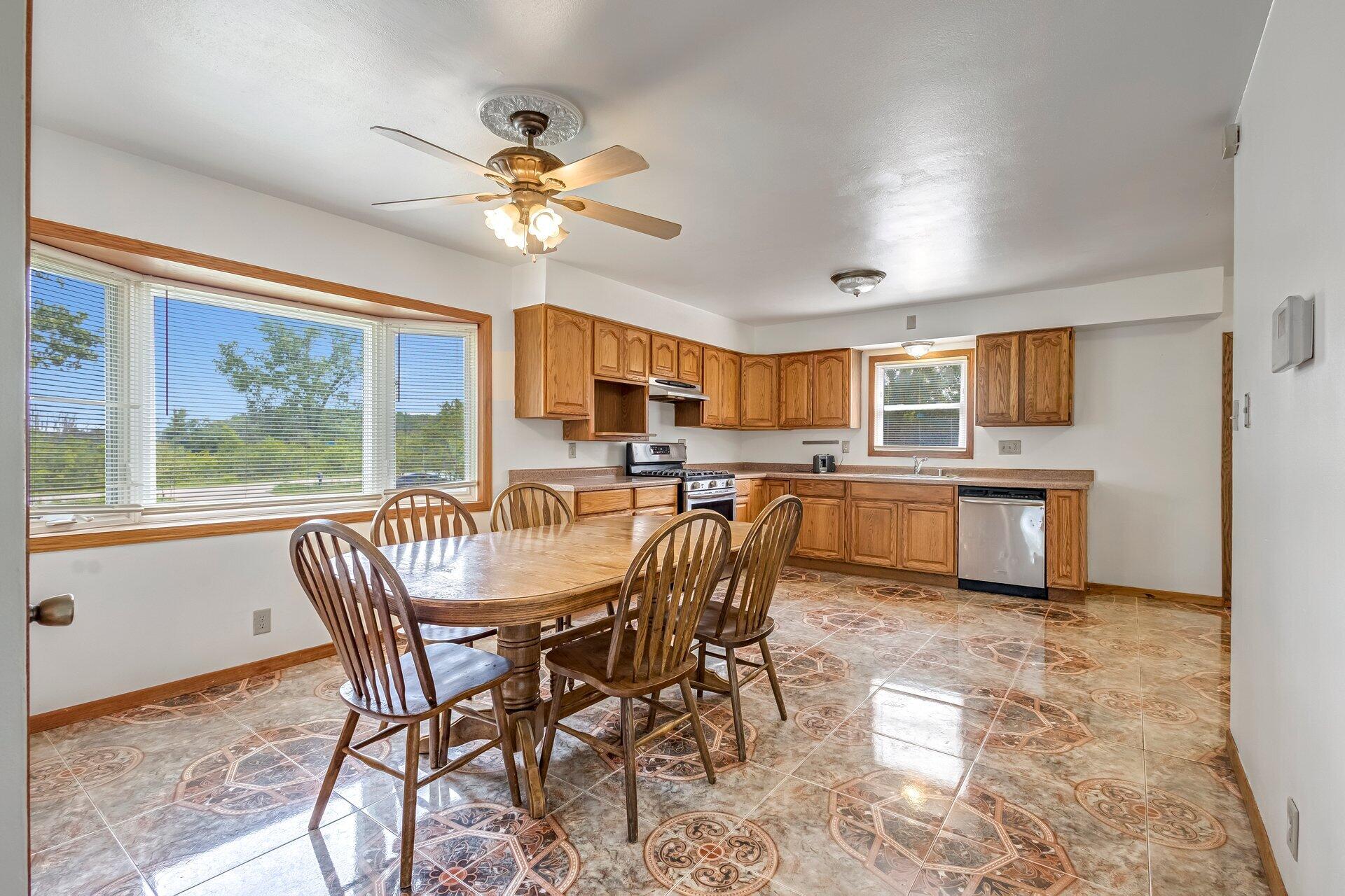 9335 West County Line Road, Unit 9325 Milwaukee, WI 53224 - Photo 11 of 29 IMG_8636_7_8