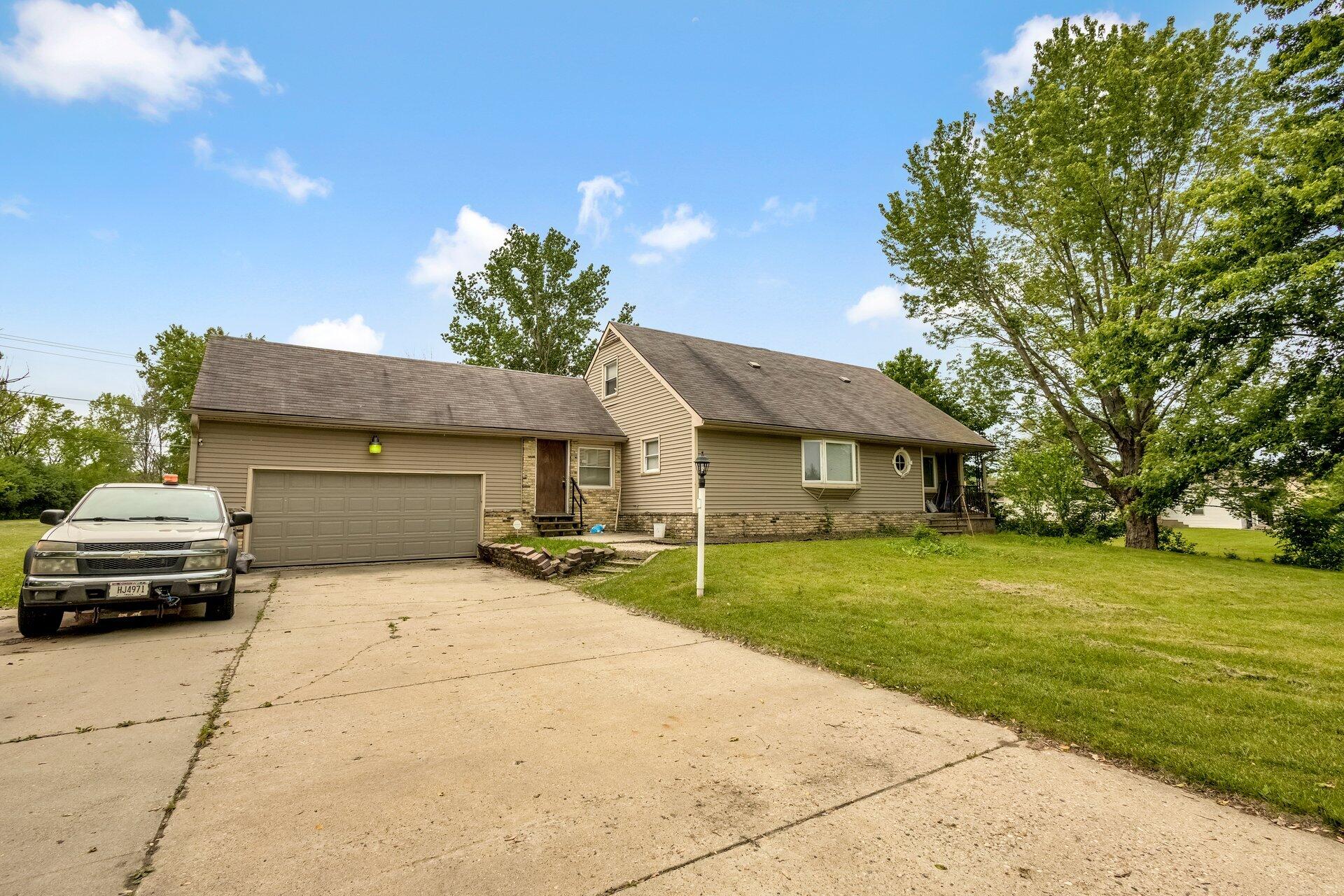 9335 West County Line Road, Unit 9325 Milwaukee, WI 53224 - Photo 3 of 29 IMG_8678