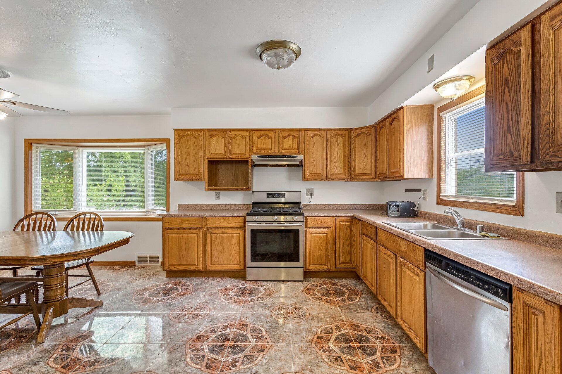 9335 West County Line Road, Unit 9325 Milwaukee, WI 53224 - Photo 10 of 29 IMG_8639_40_41