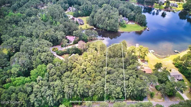 $110,000 | 16 Lakeshore Drive, Wagram, NC 28396