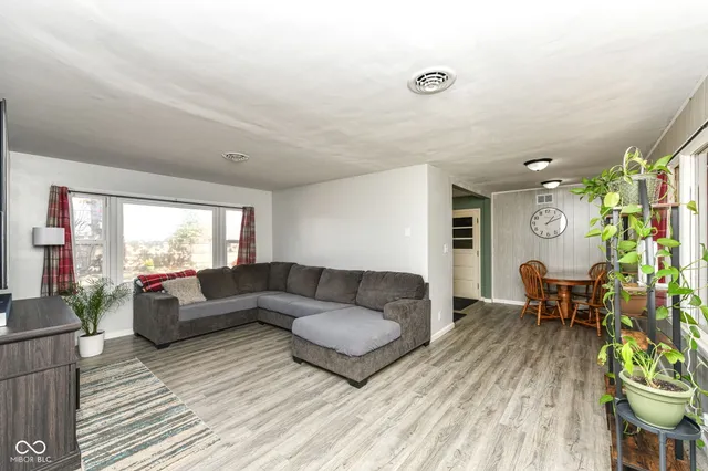 $160,000 | 206 Winding Drive, Alexandria, IN 46001