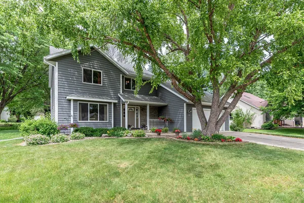 $449,800 | 305 Chancery Lane, Mankato, MN 56001
