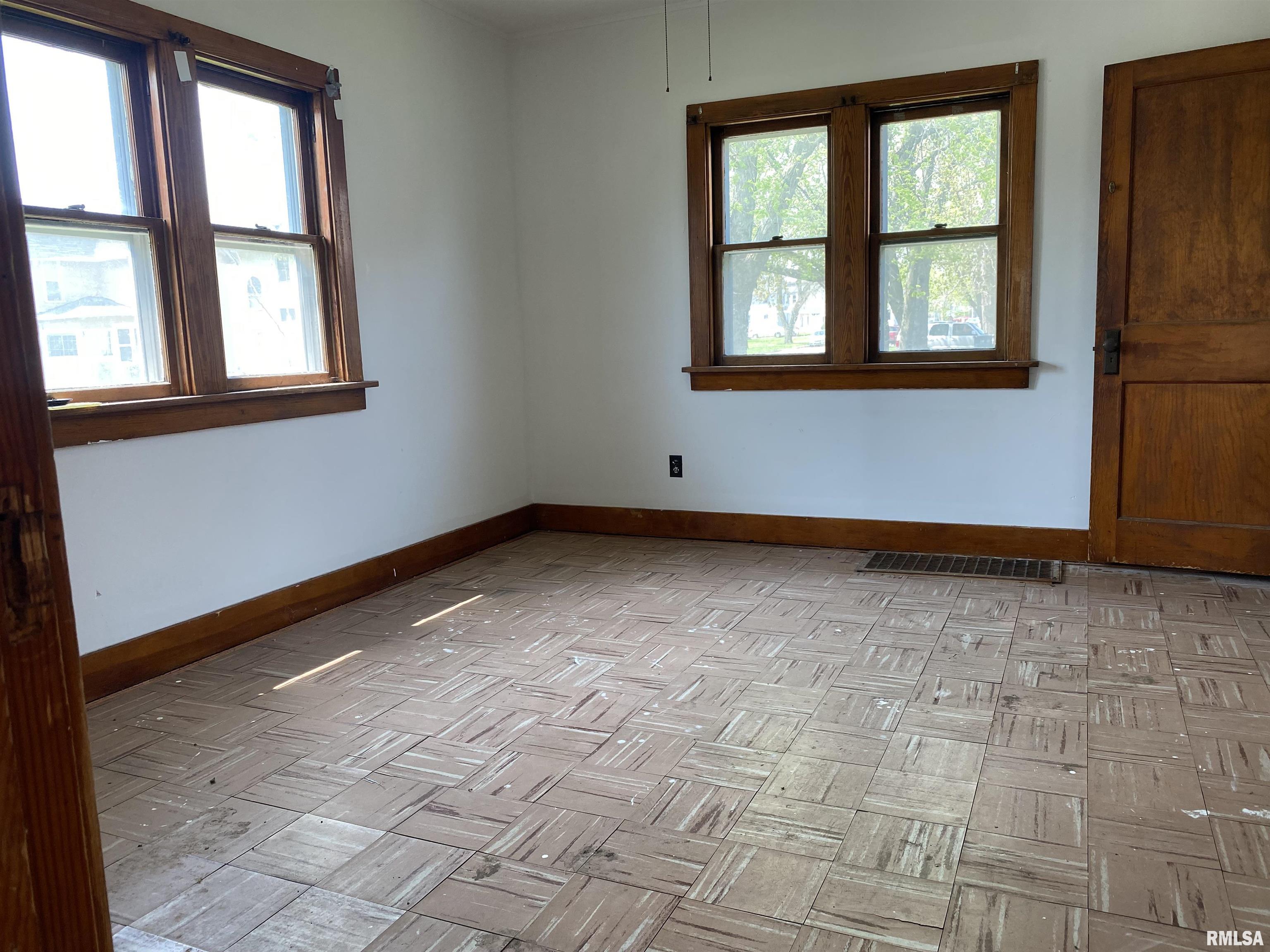 100 North 3rd Street Clinton, IA 52732 - Photo 12 of 21 Gallery Image 12