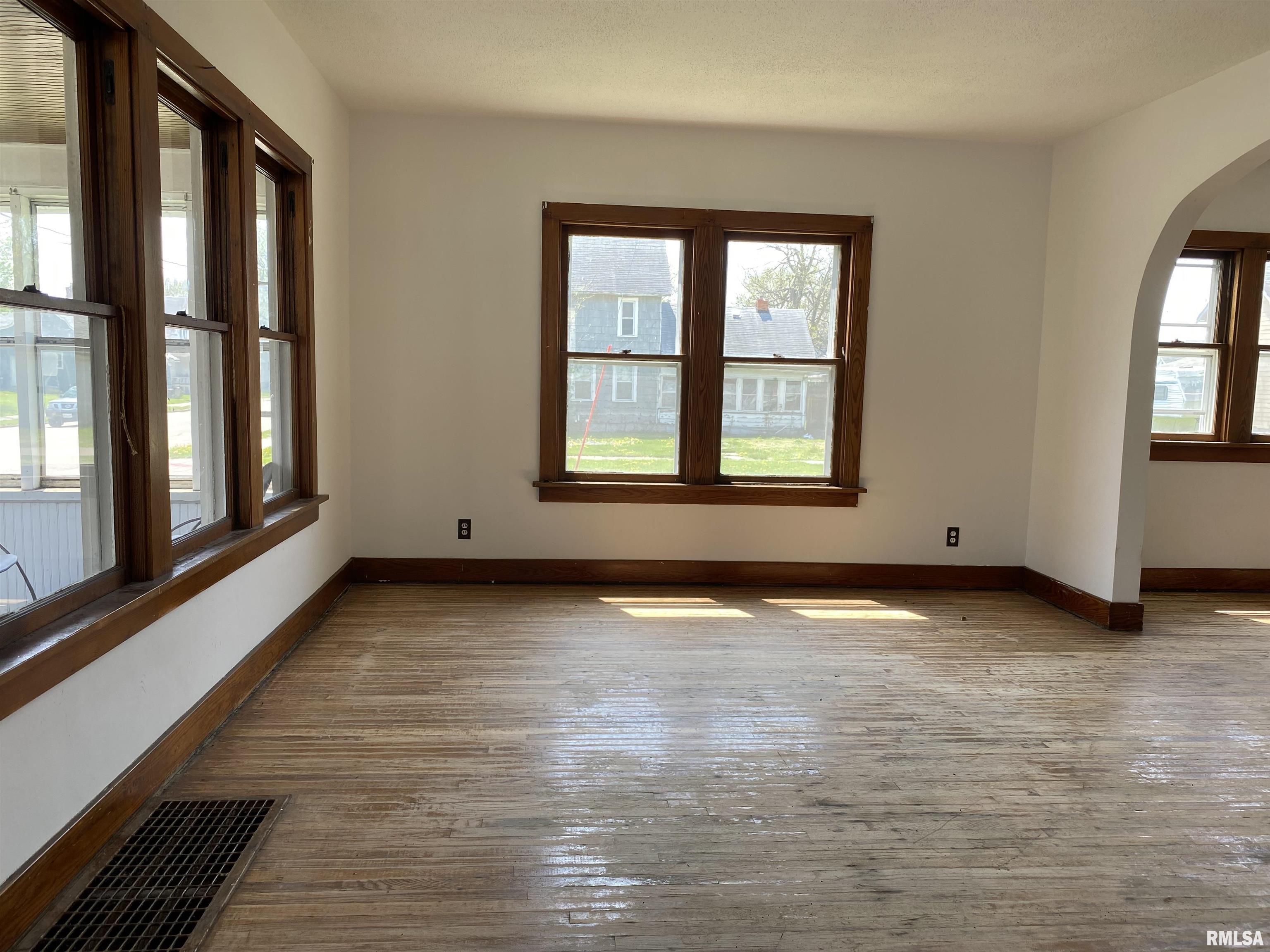 100 North 3rd Street Clinton, IA 52732 - Photo 5 of 21 Gallery Image 5