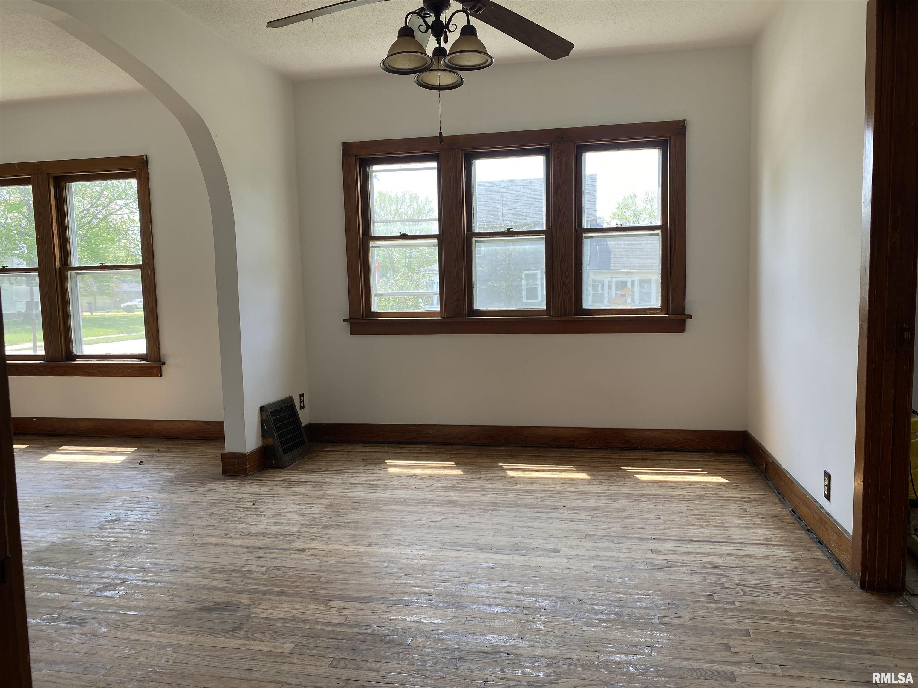 100 North 3rd Street Clinton, IA 52732 - Photo 7 of 21 Gallery Image 7